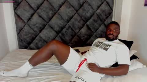 Snapshot of latrellx7 chatting on October 19, 2025, 3:29 am LEANDRO online show from October 19, 2025, 3:29 am