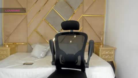 Snapshot of latrellx7 chatting on October 26, 2025, 2:06 am LEANDRO online show from October 26, 2025, 2:06 am