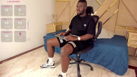 Snapshot of latrellx7 chatting on October 28, 2025, 12:36 am LEANDRO online show from October 28, 2025, 12:36 am