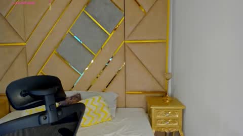 Snapshot of latrellx7 chatting on November 1, 2025, 12:23 am LEANDRO online show from November 1, 2025, 12:23 am