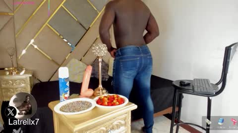 Snapshot of latrellx7 chatting on November 5, 2025, 3:06 am LEANDRO online show from November 5, 2025, 3:06 am