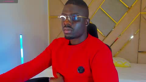 Snapshot of latrellx7 chatting on November 28, 2025, 4:04 am LEANDRO online show from November 28, 2025, 4:04 am