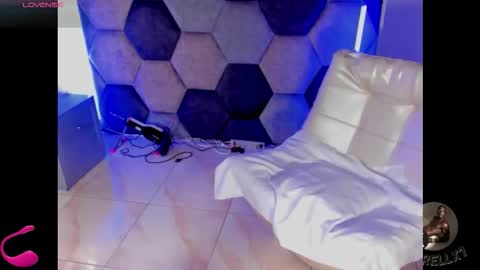 LEANDRO online show from February 28, 2026, 3:51 am