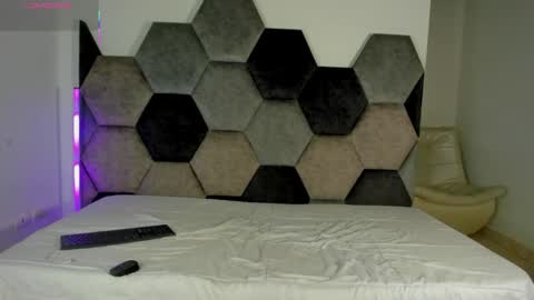 LEANDRO online show from April 21, 2026, 3:35 am