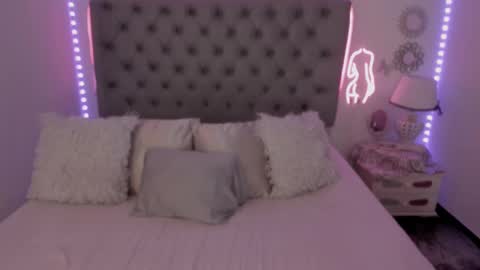 Laura online show from February 25, 2025, 2:47 am