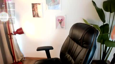 Snapshot of laukyubey1 chatting on April 25, 2026, 7:55 pm laukyubey1 online show from April 25, 2026, 7:55 pm