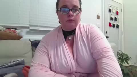 Snapshot of laulauma chatting on December 20, 2024, 1:14 am LauLauMa online show from December 20, 2024, 1:14 am