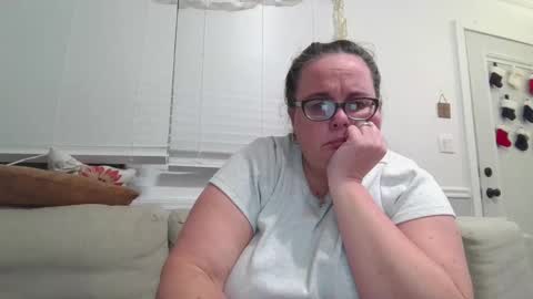Snapshot of laulauma chatting on December 20, 2024, 4:20 am LauLauMa online show from December 20, 2024, 4:20 am