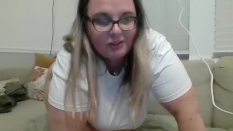 Snapshot of laulauma chatting on January 13, 2025, 3:01 am LauLauMa online show from January 13, 2025, 3:01 am