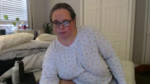 Snapshot of laulauma chatting on November 11, 2025, 8:20 pm LauLauMa online show from November 11, 2025, 8:20 pm