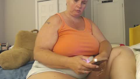 Snapshot of laulauma chatting on June 20, 2026, 2:25 am LauLauMa online show from June 20, 2026, 2:25 am