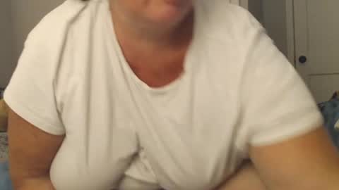 Snapshot of laulauma chatting on July 2, 2026, 3:23 am LauLauMa online show from July 2, 2026, 3:23 am