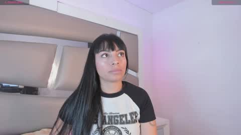 laura__js_ online show from February 5, 2025, 8:14 pm