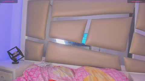 laura__js_ online show from February 7, 2025, 12:09 am