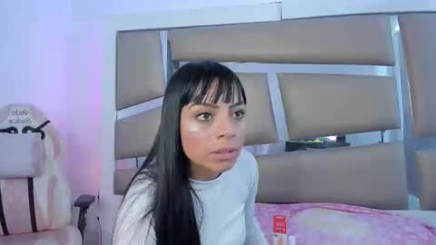 laura__js_ online show from February 18, 2025, 8:36 pm