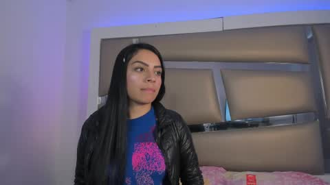 laura__js_ online show from February 25, 2025, 8:09 pm