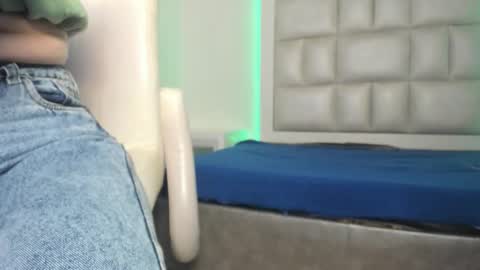 laura__js_ online show from September 29, 2025, 3:33 am