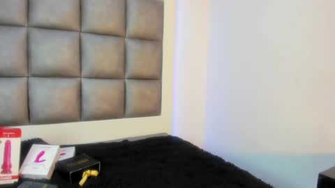 laura__js_ online show from September 30, 2025, 3:50 pm