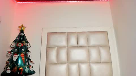 laura__js_ online show from December 3, 2025, 4:42 am