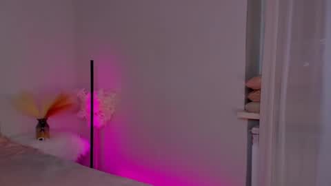 Laura online show from March 2, 2025, 6:16 am