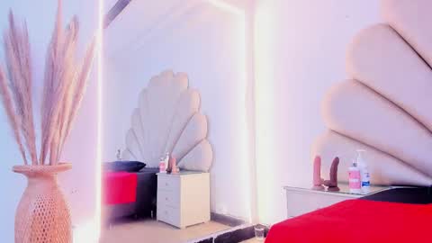   online show from October 18, 2025, 2:18 pm