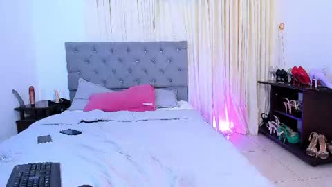 Snapshot of laura__martiinez chatting on June 10, 2026, 2:45 am online show from June 10, 2026, 2:45 am