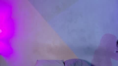 laura_and_kevin online show from September 21, 2025, 4:08 pm