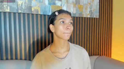 Laura online show from November 22, 2025, 12:48 pm