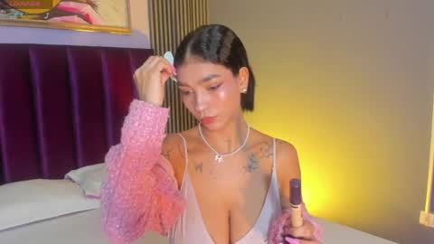 Snapshot of laura_aristizabal_19 chatting on May 20, 2026, 12:00 pm Laura online show from May 20, 2026, 12:00 pm