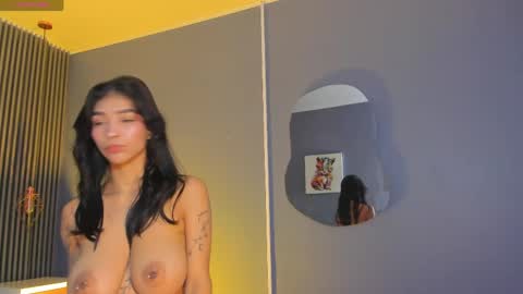 Snapshot of laura_aristizabal_19 chatting on June 2, 2026, 12:07 pm Laura online show from June 2, 2026, 12:07 pm