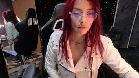 laura_b_ online show from May 30, 2026, 3:36 am