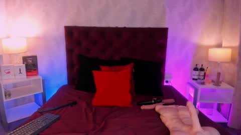 Laura Bassi online show from March 12, 2025, 8:41 am