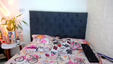 LAURA online show from March 24, 2026, 4:23 pm