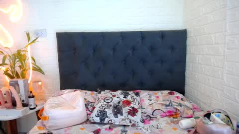 LAURA online show from March 28, 2026, 4:06 pm