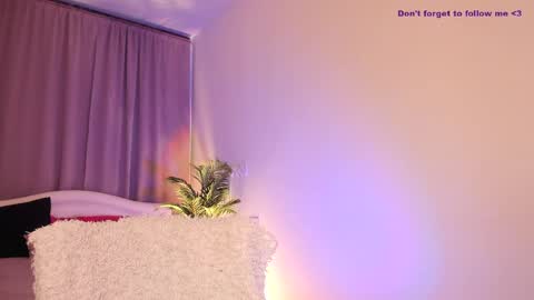 Snapshot of laura_coy chatting on March 1, 2025, 5:20 am Laura online show from March 1, 2025, 5:20 am