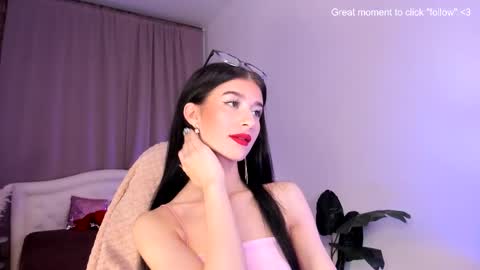 Snapshot of laura_coy chatting on September 17, 2025, 7:37 pm Laura online show from September 17, 2025, 7:37 pm