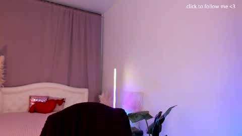 Snapshot of laura_coy chatting on September 30, 2025, 7:52 pm Laura online show from September 30, 2025, 7:52 pm