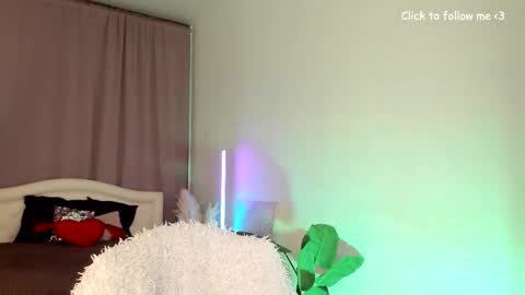 Snapshot of laura_coy chatting on October 17, 2025, 7:27 pm Laura online show from October 17, 2025, 7:27 pm