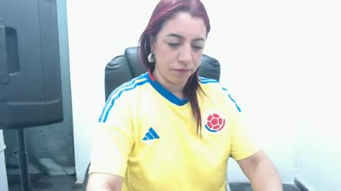 Snapshot of laura_craizy chatting on June 18, 2026, 2:34 am CALL ME LOVE LAURA online show from June 18, 2026, 2:34 am