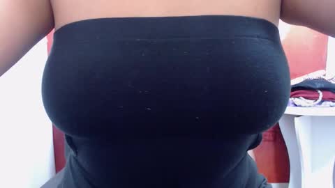  Laura  online show from October 17, 2025, 4:09 pm