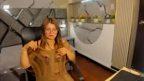 laura_marttin609038 online show from August 6, 2026, 3:52 am