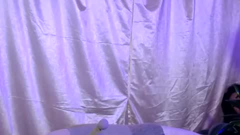 laura_pink01 online show from March 2, 2025, 3:45 am