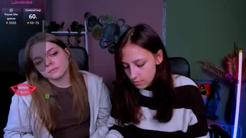Snapshot of laura_queen_ chatting on October 6, 2025, 7:11 pm laura_queen_ online show from October 6, 2025, 7:11 pm