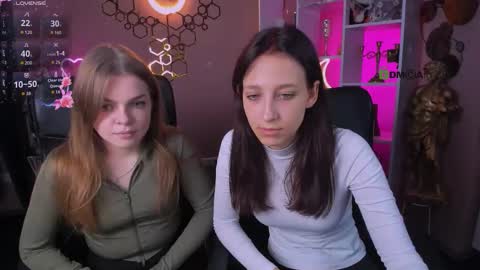 Snapshot of laura_queen_ chatting on October 8, 2025, 7:44 pm laura_queen_ online show from October 8, 2025, 7:44 pm