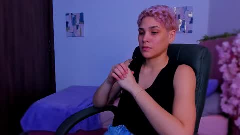 Laura Rose online show from December 17, 2025, 5:13 am