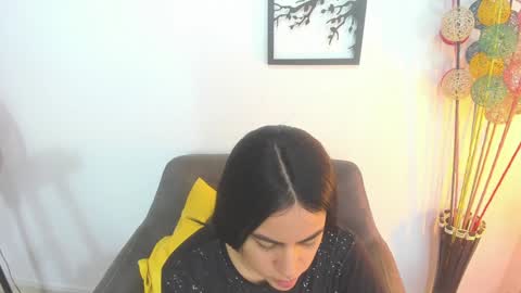 LAURA SOE online show from January 4, 2025, 12:59 pm