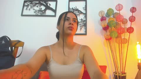 LAURA SOE online show from January 16, 2025, 1:04 pm