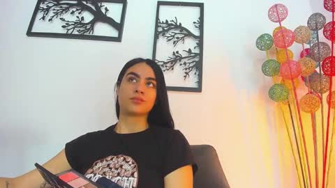 LAURA SOE online show from February 17, 2025, 2:37 pm