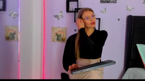 Laura Blue online show from January 22, 2025, 2:15 am