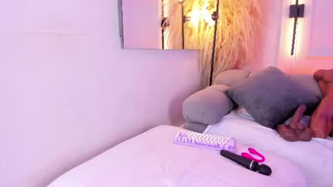 Snapshot of lauracarther chatting on August 3, 2026, 5:49 pm LauraCarther online show from August 3, 2026, 5:49 pm